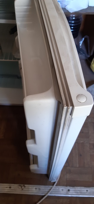 замена уплотнителя холодильника в Минске